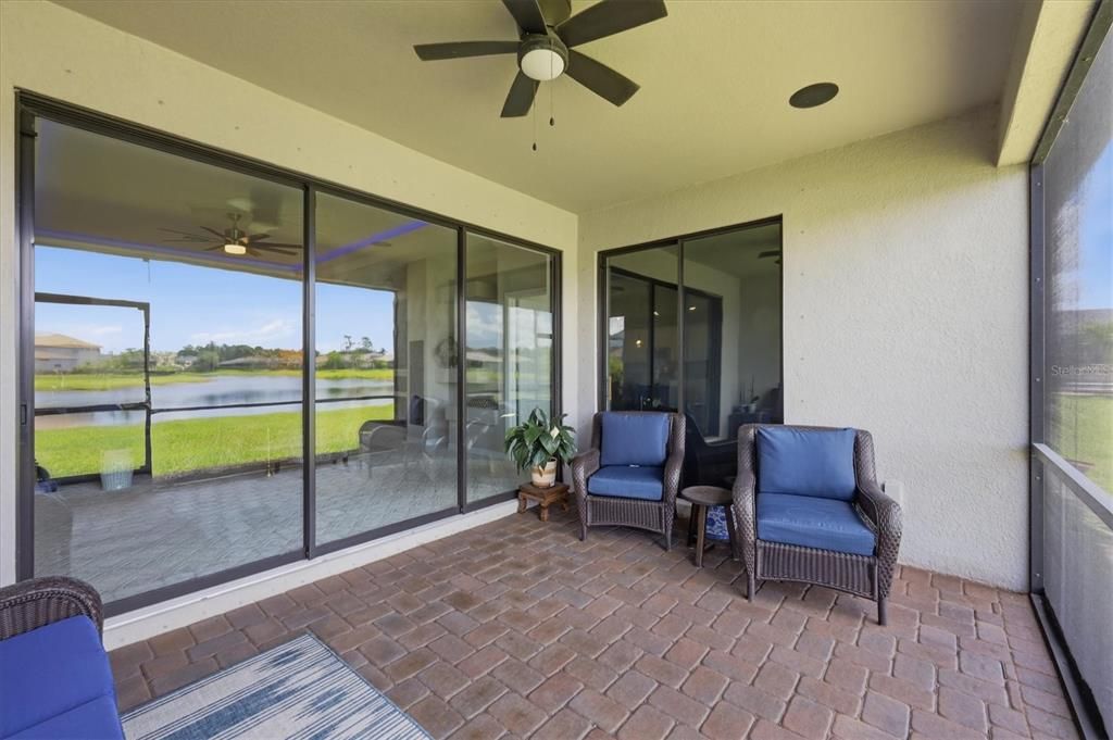 For Sale: $689,000 (3 beds, 3 baths, 2455 Square Feet)