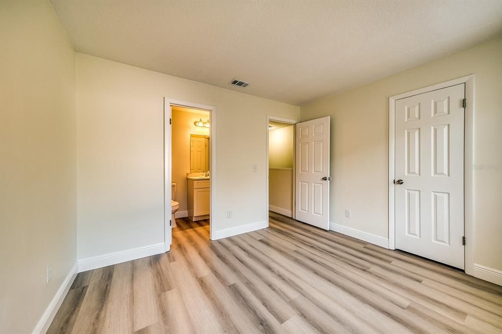 В аренду: $1,700 (2 спален, 2 ванн, 6430 Квадратных фут)