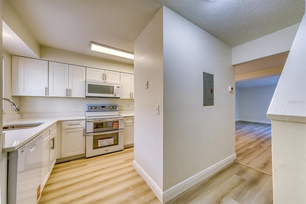 В аренду: $1,700 (2 спален, 2 ванн, 6430 Квадратных фут)