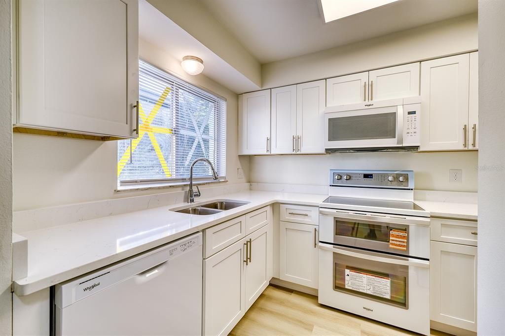 В аренду: $1,700 (2 спален, 2 ванн, 6430 Квадратных фут)