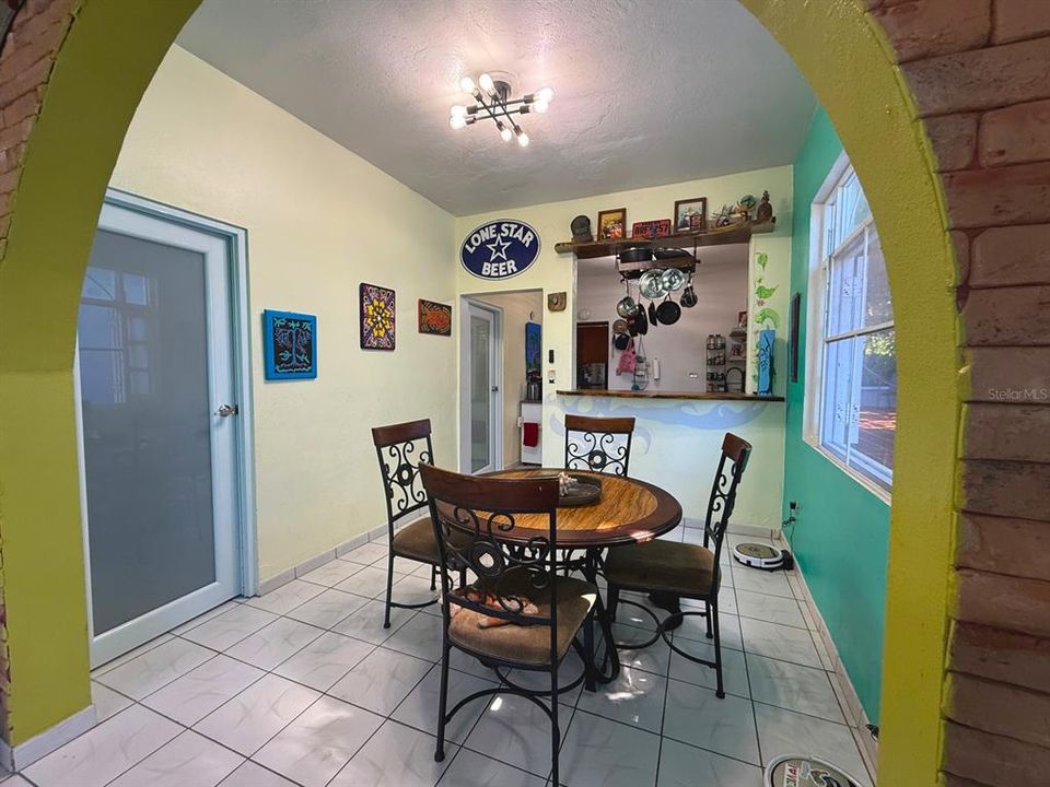 En Venta: $425,000 (3 camas, 2 baños, 1003 Pies cuadrados)
