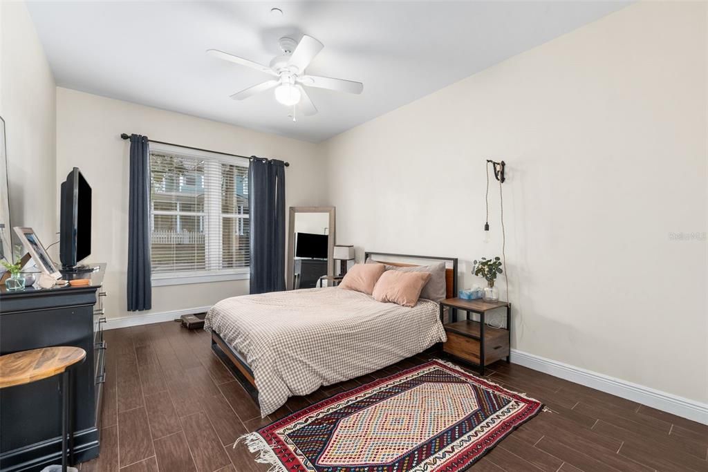 Activo con contrato: $339,000 (2 camas, 2 baños, 1130 Pies cuadrados)