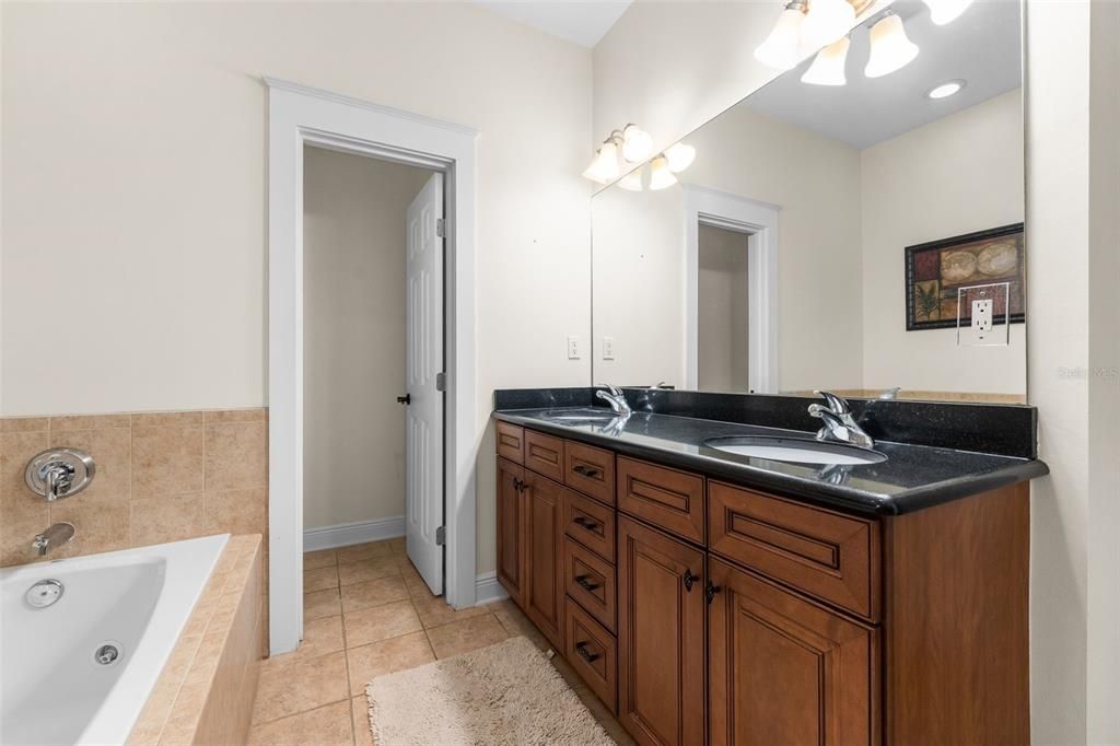 Activo con contrato: $339,000 (2 camas, 2 baños, 1130 Pies cuadrados)