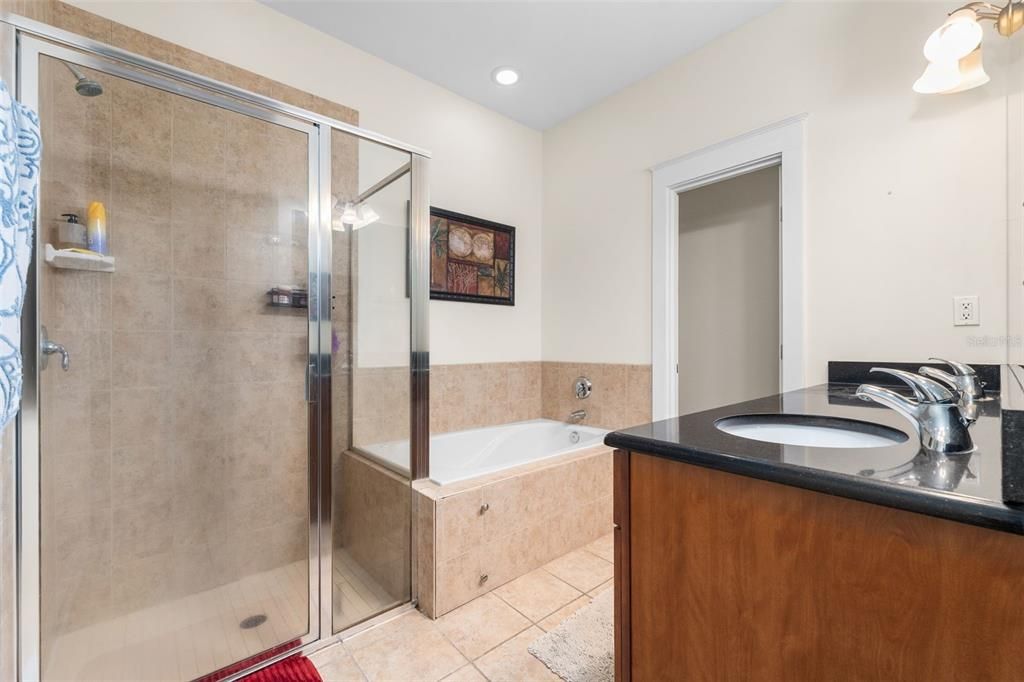 Activo con contrato: $339,000 (2 camas, 2 baños, 1130 Pies cuadrados)