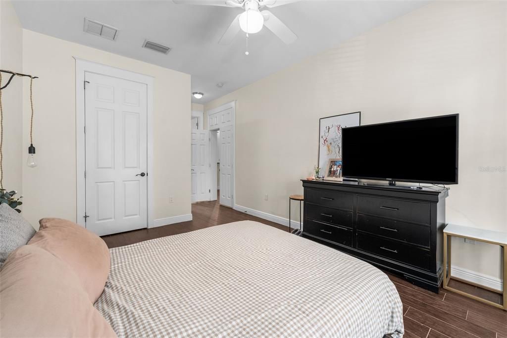 Activo con contrato: $339,000 (2 camas, 2 baños, 1130 Pies cuadrados)