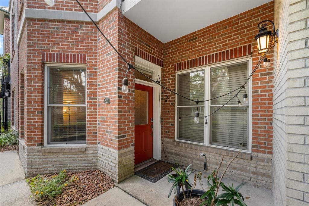 Activo con contrato: $339,000 (2 camas, 2 baños, 1130 Pies cuadrados)