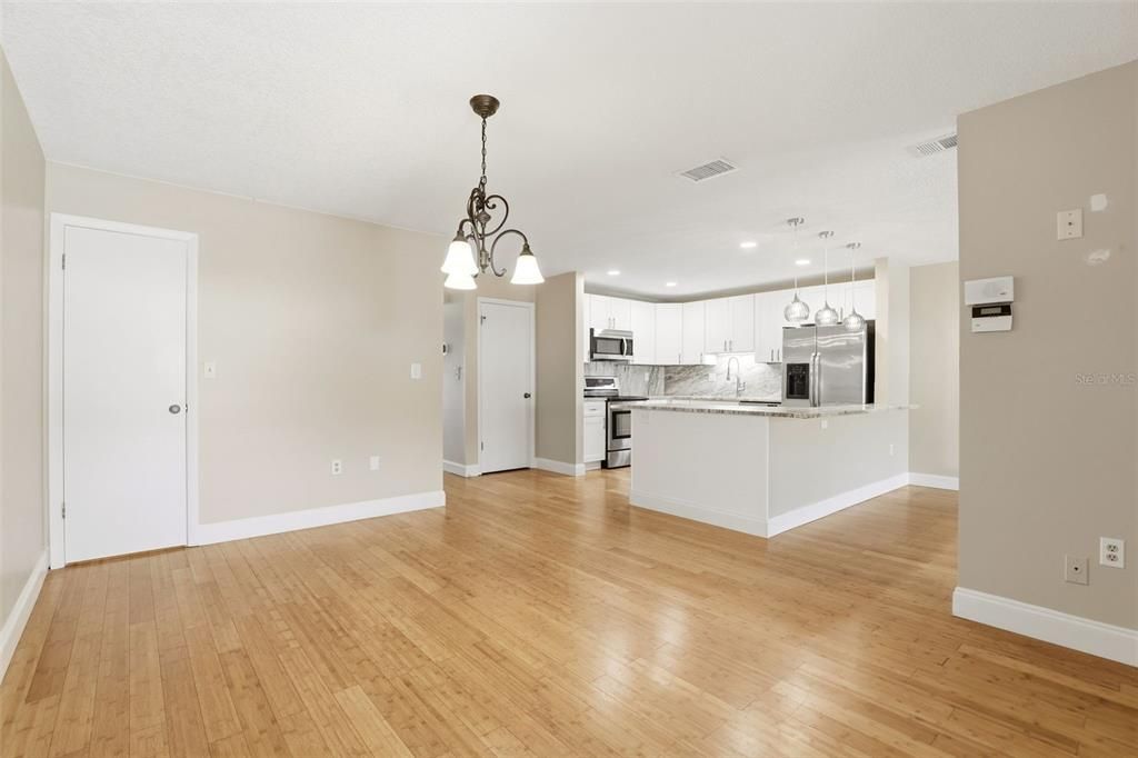 Activo con contrato: $252,000 (2 camas, 2 baños, 1256 Pies cuadrados)