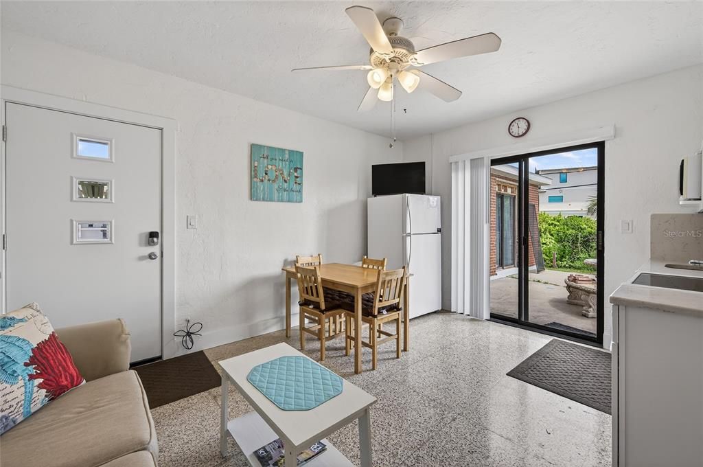 For Sale: $325,000 (1 beds, 1 baths, 518 Square Feet)