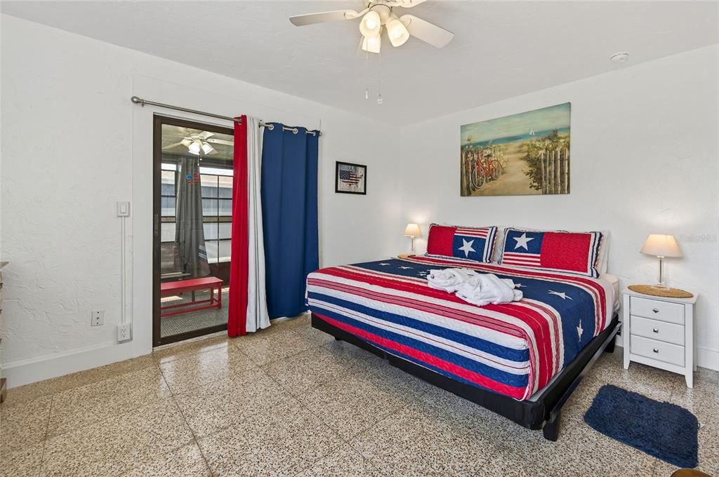 For Sale: $325,000 (1 beds, 1 baths, 518 Square Feet)