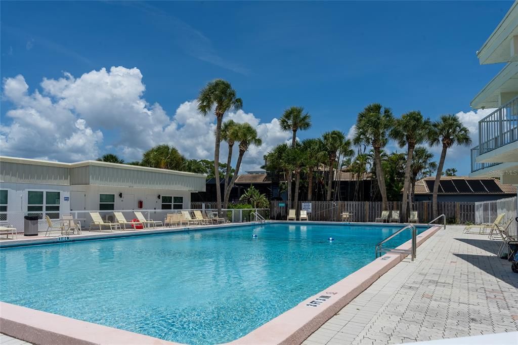 For Sale: $325,000 (1 beds, 1 baths, 518 Square Feet)