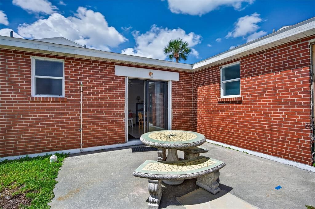 For Sale: $325,000 (1 beds, 1 baths, 518 Square Feet)
