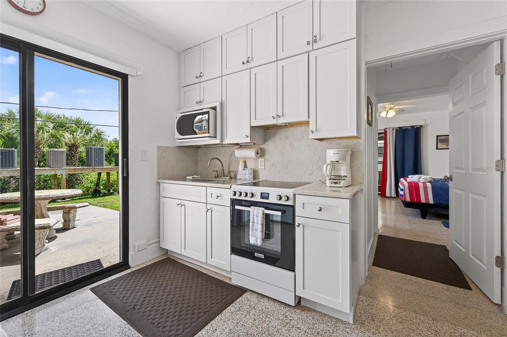 For Sale: $325,000 (1 beds, 1 baths, 518 Square Feet)
