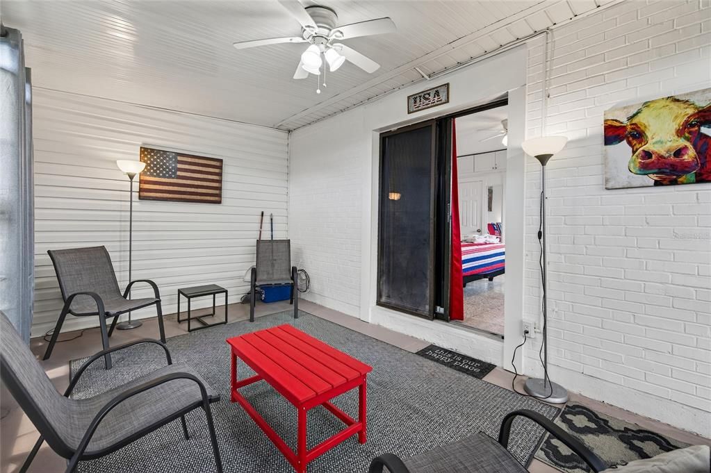 For Sale: $325,000 (1 beds, 1 baths, 518 Square Feet)