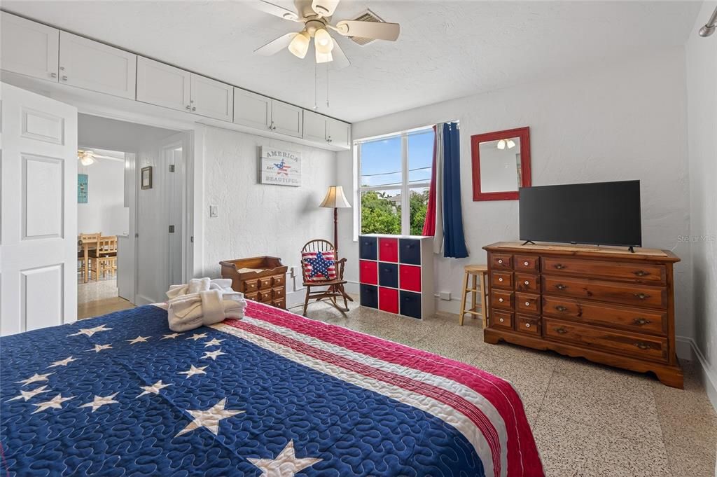 For Sale: $325,000 (1 beds, 1 baths, 518 Square Feet)