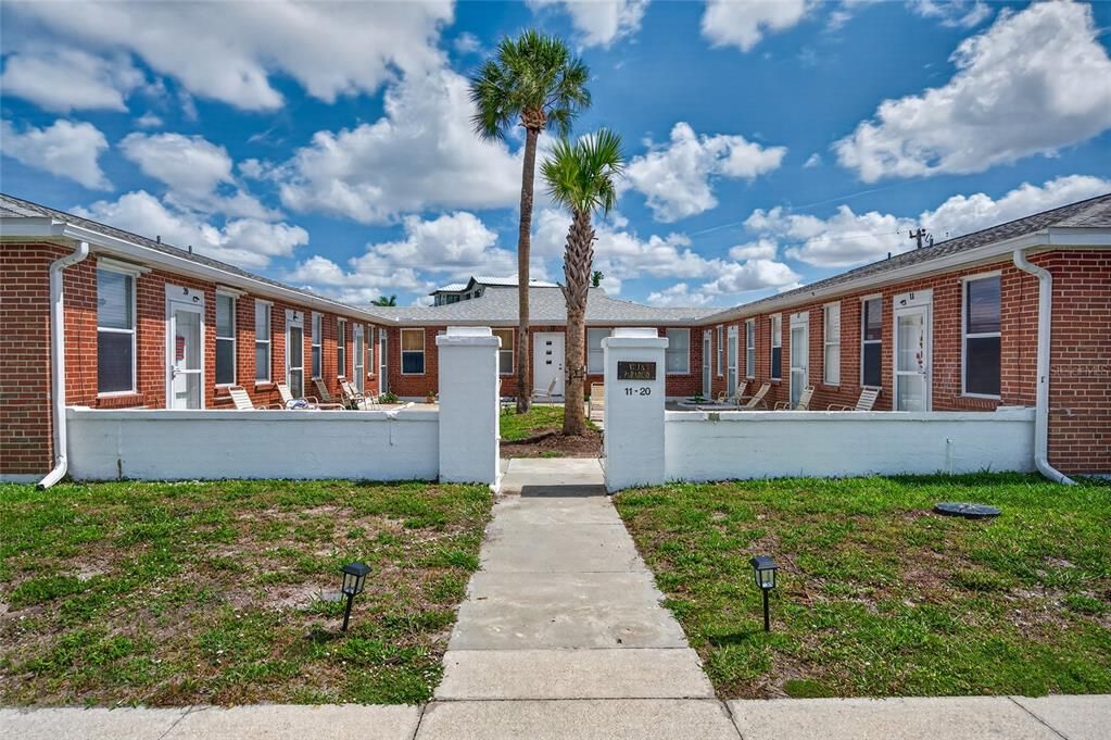 For Sale: $325,000 (1 beds, 1 baths, 518 Square Feet)