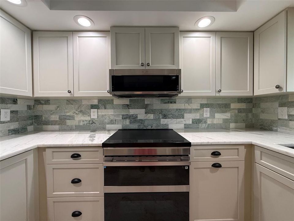 Active With Contract: $2,800 (3 beds, 3 baths, 1595 Square Feet)