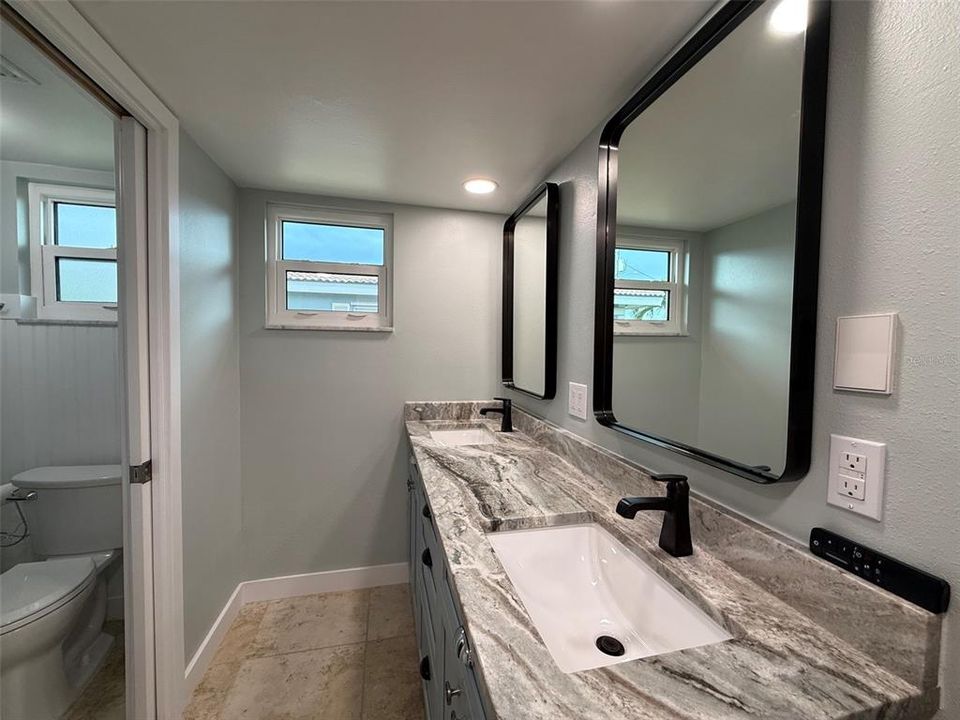 Active With Contract: $2,800 (3 beds, 3 baths, 1595 Square Feet)