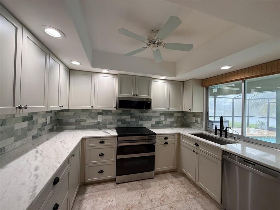 Active With Contract: $2,800 (3 beds, 3 baths, 1595 Square Feet)