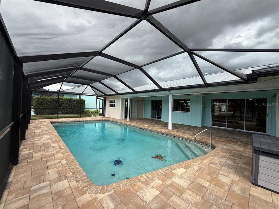 Active With Contract: $2,800 (3 beds, 3 baths, 1595 Square Feet)