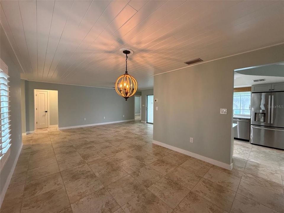 Active With Contract: $2,800 (3 beds, 3 baths, 1595 Square Feet)