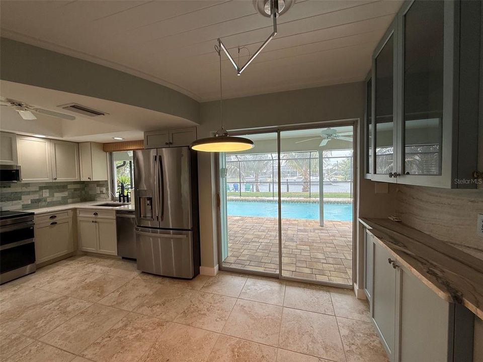 Active With Contract: $2,800 (3 beds, 3 baths, 1595 Square Feet)