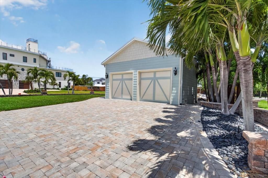 For Sale: $1,900,000 (3 beds, 2 baths, 1689 Square Feet)