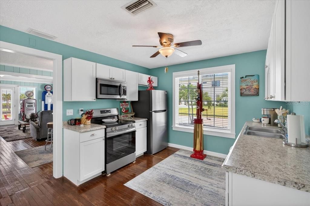 For Sale: $1,900,000 (3 beds, 2 baths, 1689 Square Feet)