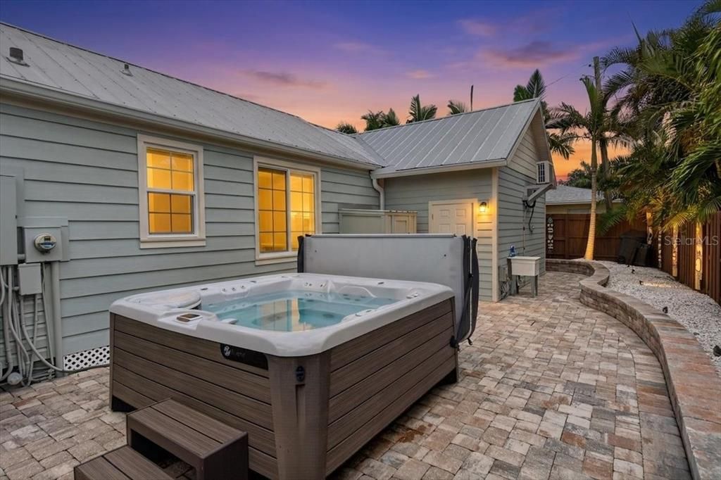 For Sale: $1,900,000 (3 beds, 2 baths, 1689 Square Feet)