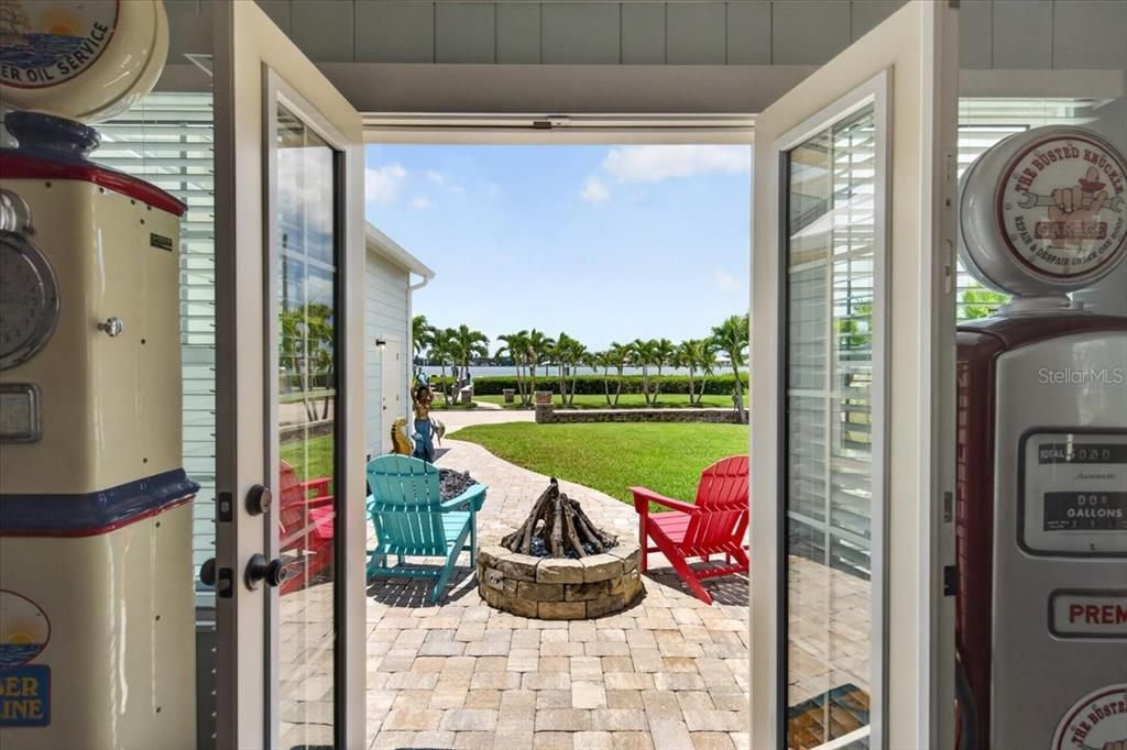 For Sale: $1,900,000 (3 beds, 2 baths, 1689 Square Feet)