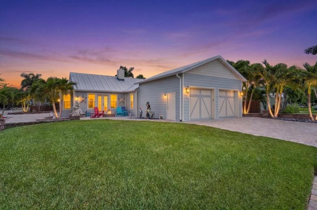 For Sale: $1,900,000 (3 beds, 2 baths, 1689 Square Feet)