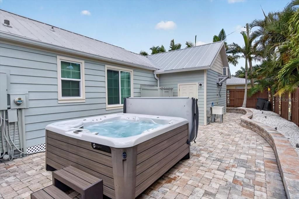 For Sale: $1,900,000 (3 beds, 2 baths, 1689 Square Feet)