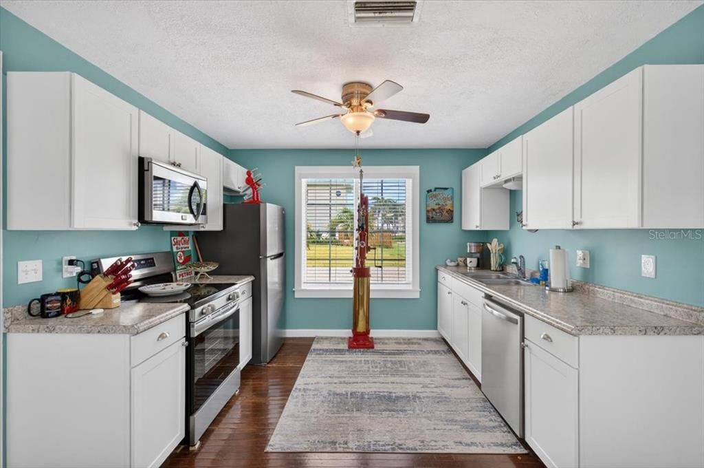 For Sale: $1,900,000 (3 beds, 2 baths, 1689 Square Feet)