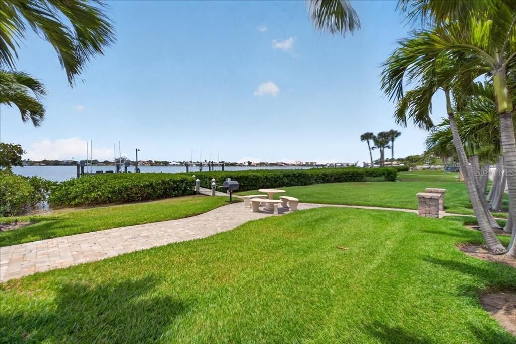 For Sale: $1,900,000 (3 beds, 2 baths, 1689 Square Feet)