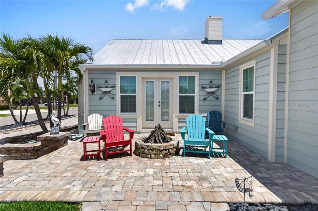For Sale: $1,900,000 (3 beds, 2 baths, 1689 Square Feet)