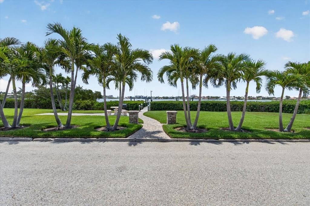 For Sale: $1,900,000 (3 beds, 2 baths, 1689 Square Feet)