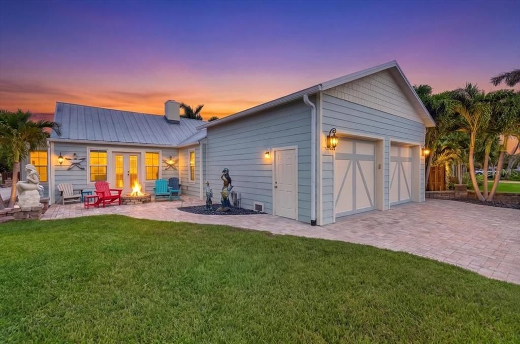 For Sale: $1,900,000 (3 beds, 2 baths, 1689 Square Feet)
