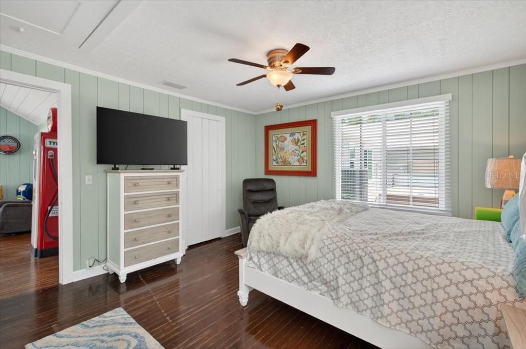 For Sale: $1,900,000 (3 beds, 2 baths, 1689 Square Feet)