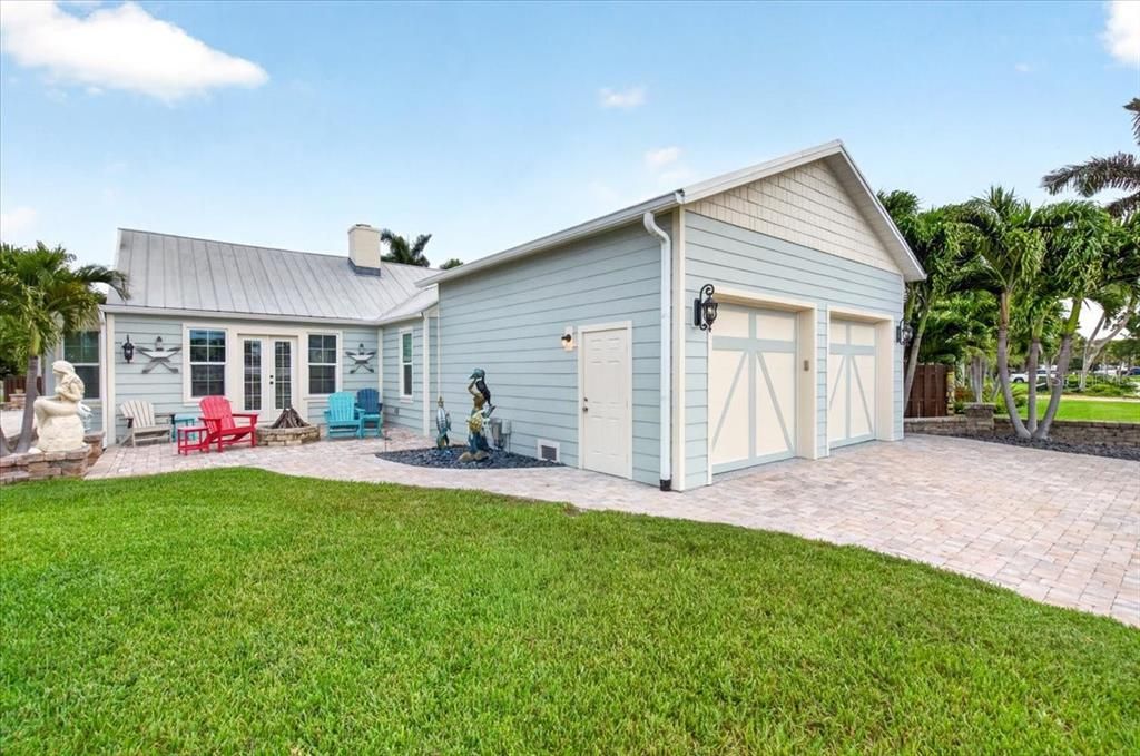 For Sale: $1,900,000 (3 beds, 2 baths, 1689 Square Feet)