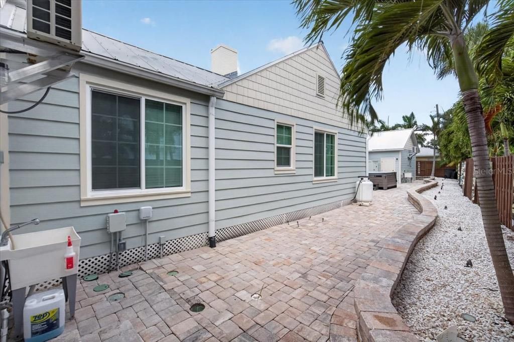 For Sale: $1,900,000 (3 beds, 2 baths, 1689 Square Feet)