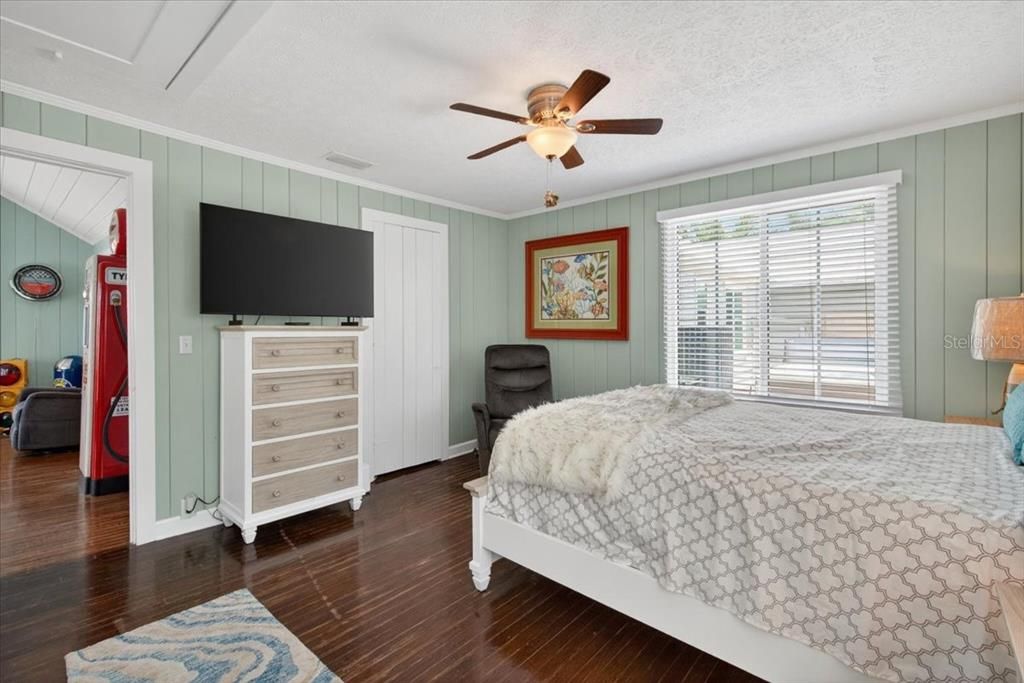 For Sale: $1,900,000 (3 beds, 2 baths, 1689 Square Feet)