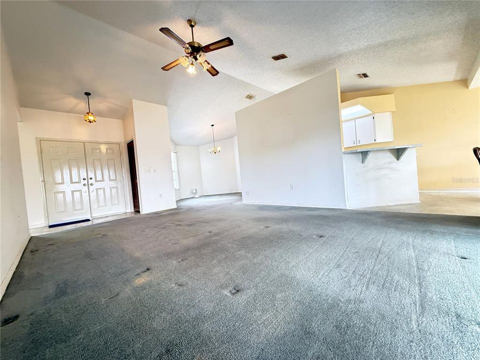 Active With Contract: $210,000 (2 beds, 2 baths, 1478 Square Feet)