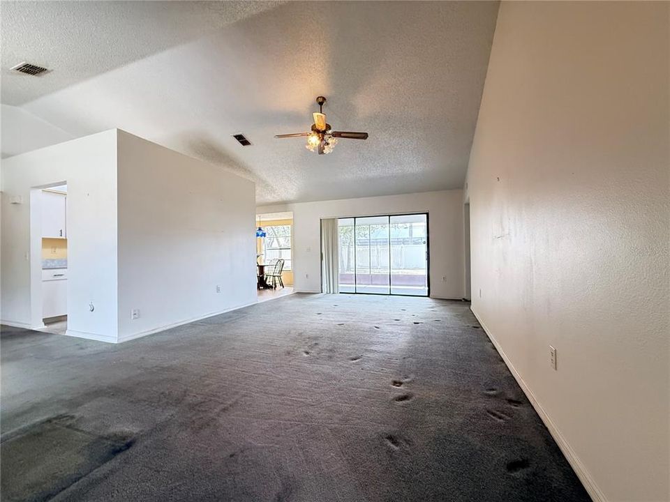 Active With Contract: $210,000 (2 beds, 2 baths, 1478 Square Feet)