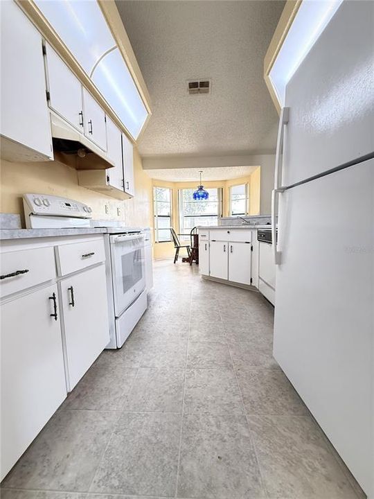 Active With Contract: $210,000 (2 beds, 2 baths, 1478 Square Feet)