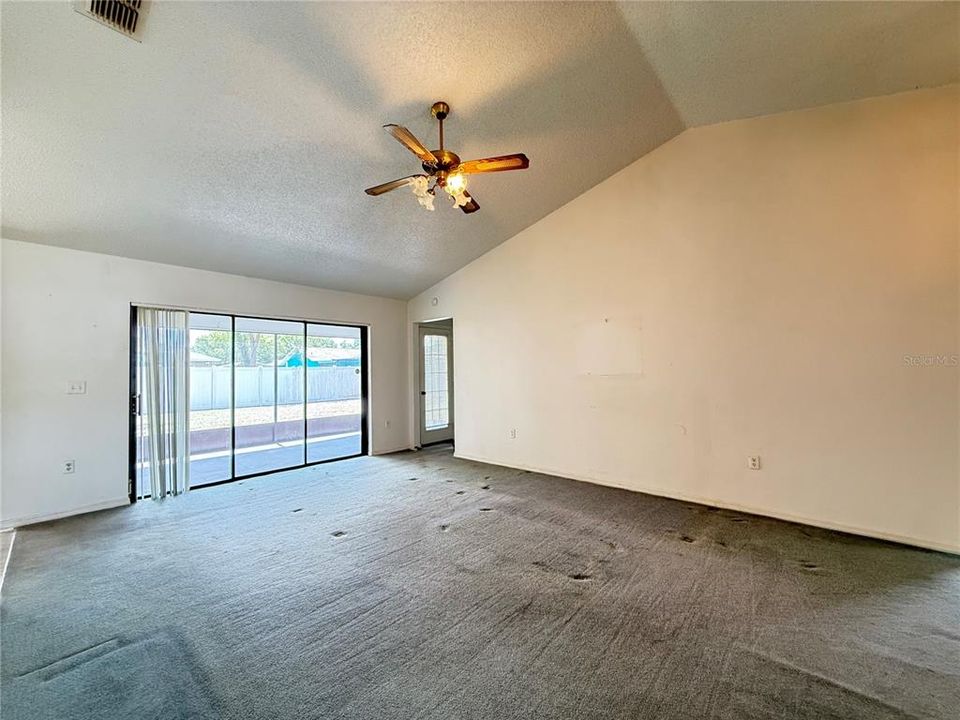 Active With Contract: $210,000 (2 beds, 2 baths, 1478 Square Feet)