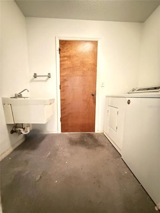 Active With Contract: $210,000 (2 beds, 2 baths, 1478 Square Feet)