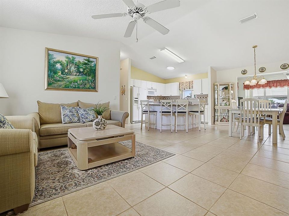 En Venta: $329,000 (3 camas, 2 baños, 1527 Pies cuadrados)