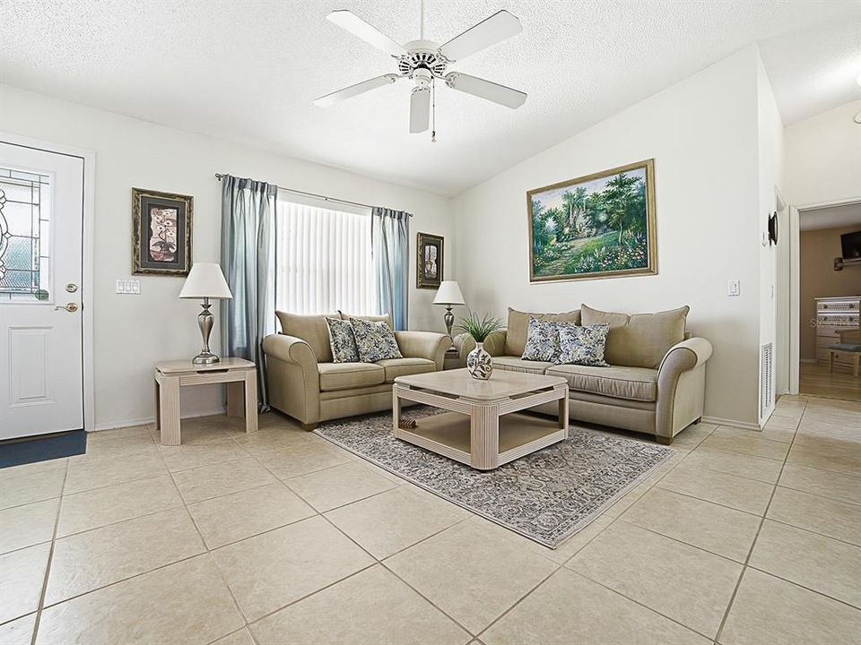 En Venta: $329,000 (3 camas, 2 baños, 1527 Pies cuadrados)