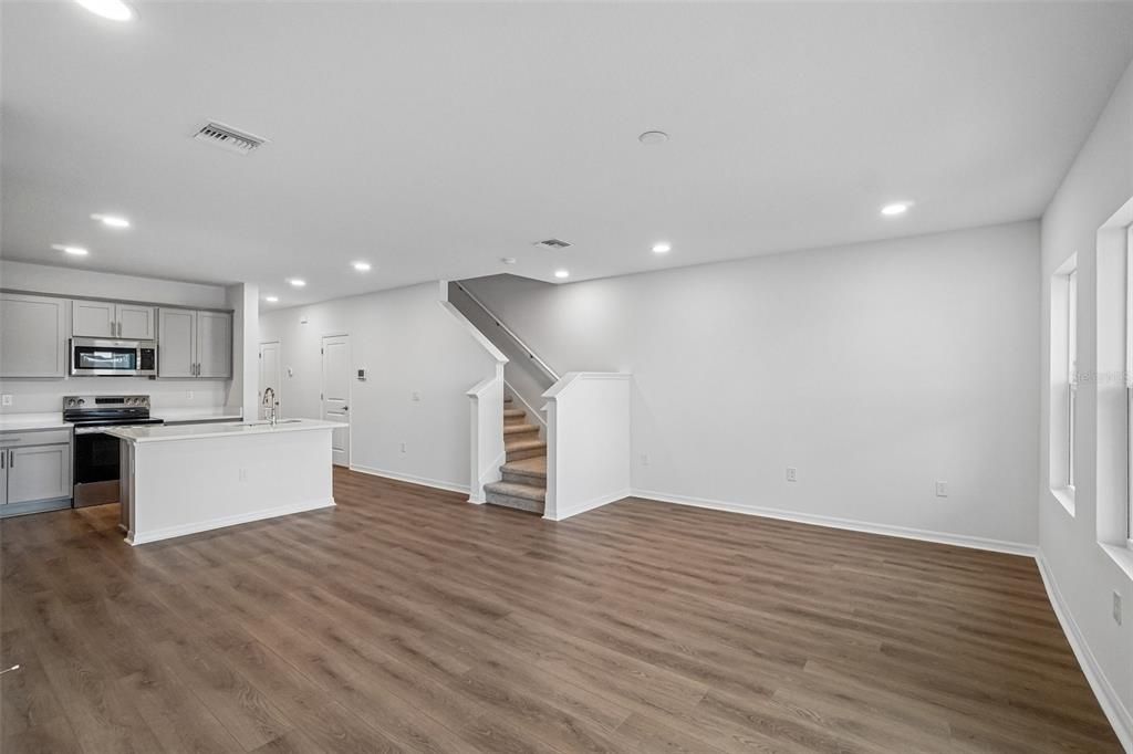 For Sale: $290,888 (3 beds, 2 baths, 1638 Square Feet)