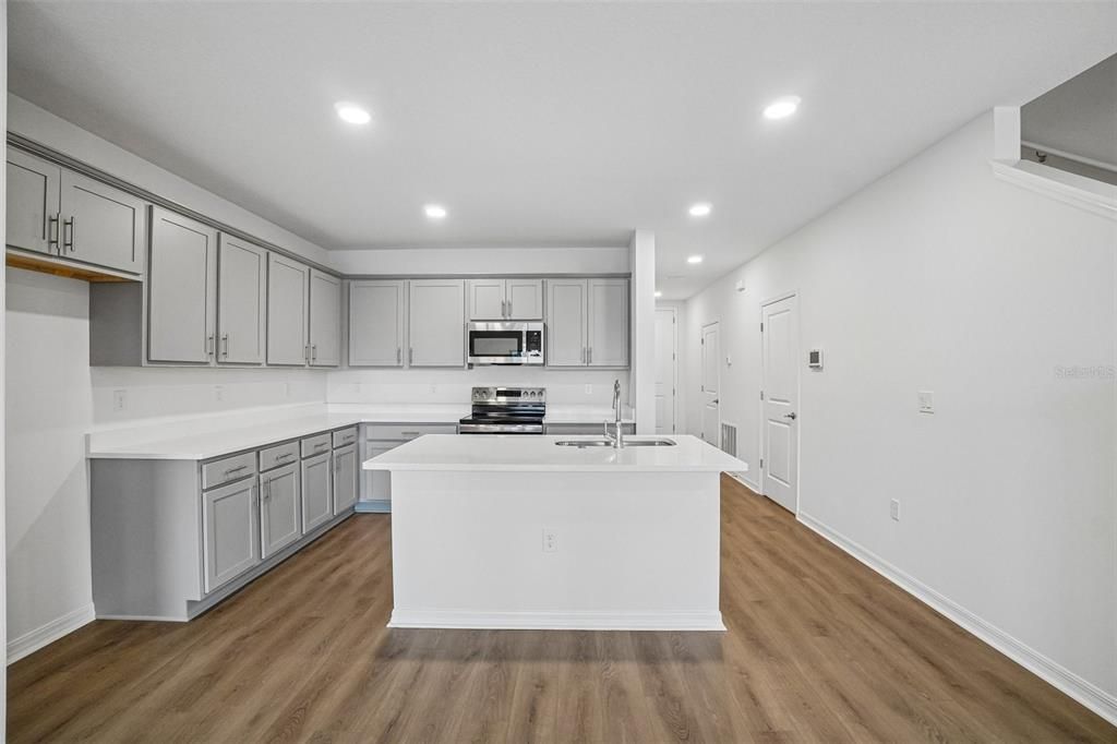 For Sale: $290,888 (3 beds, 2 baths, 1638 Square Feet)