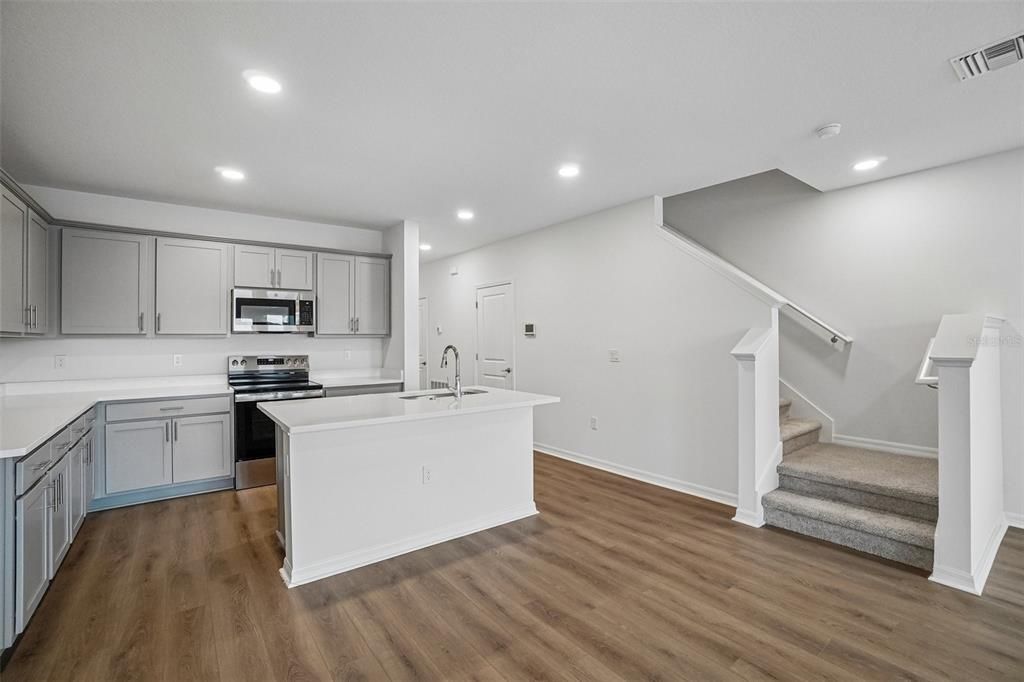 For Sale: $290,888 (3 beds, 2 baths, 1638 Square Feet)